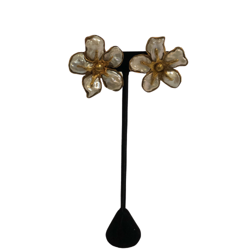 Michelle Nussbaumer Rock Candy Collection: Mother of Pearl Flower Earrings